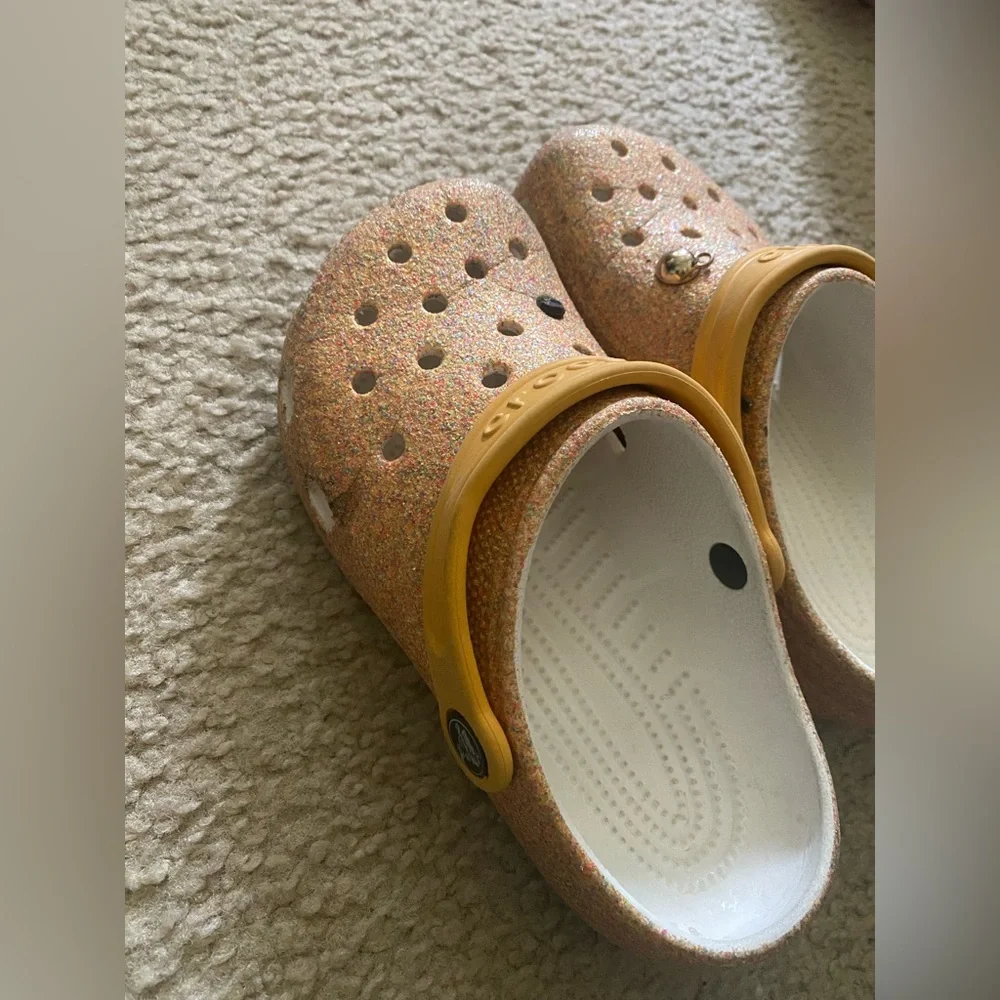 CROCS - Glittery Gold and White